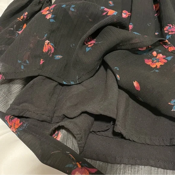 Hollister Black Floral Flutter Sleeved Dress, Size XS, Excellent! - Picture 3 of 11